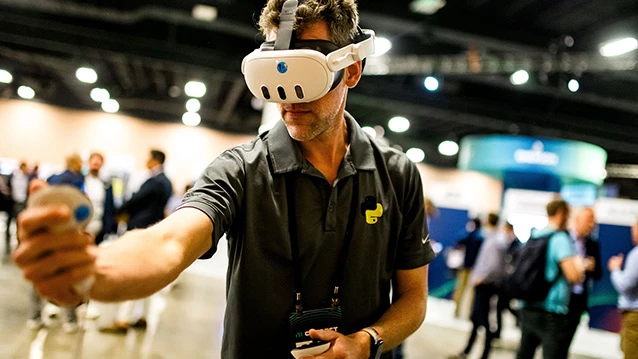 Photo of Marcos playing with an Oculus Quest 3.